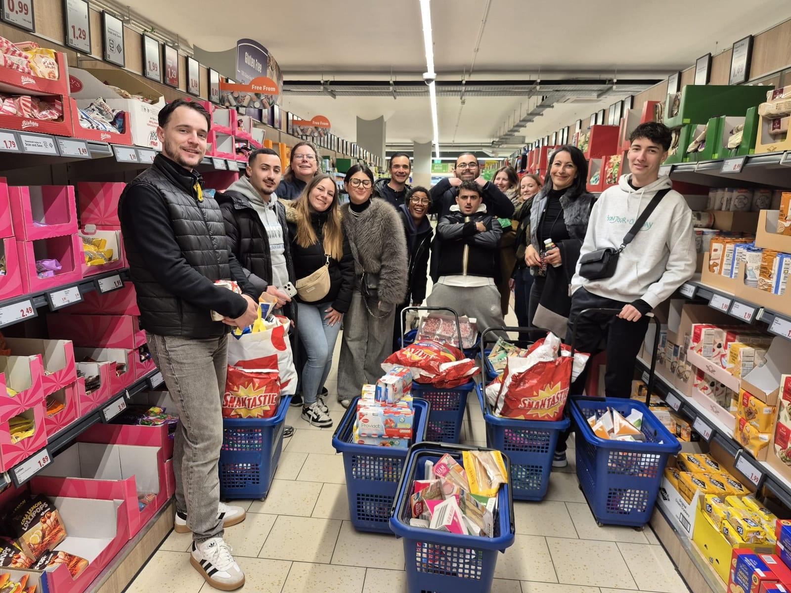 Des étudiants du Pôle Sup organisent les courses et les repas du séjour à Dublin