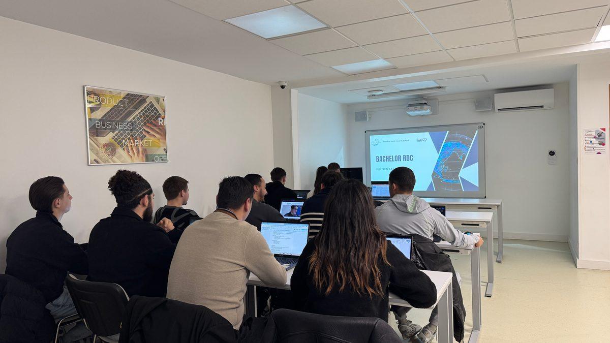 Cours Bachelor RDC au Pole Sup de Nimes avec presentation au videoprojecteur