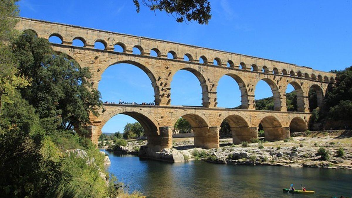 Le Pont du Gard, site touristique a 30 minutes de Nimes